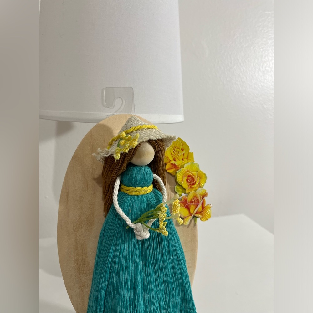 Handmade macrame doll frame - Picture 5 of 6